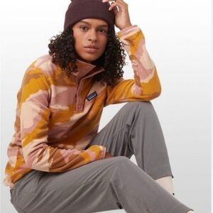 Patagonia Tawny Rose Beige Cream Safari Yellow Camo color Fleece pullover